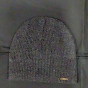 Grace Eleyae wool cap with fur ballh silk lining